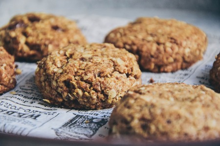 Next level oatmeal cookies with cinnamon that melt into your mouth