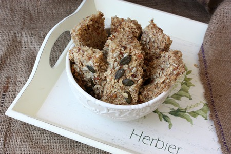 Oat bars with applesauce and nuts